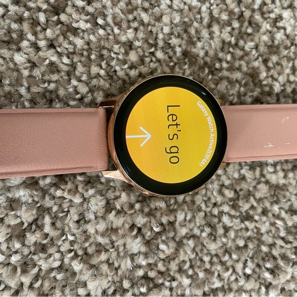 Samsung Galaxy Watch Active 2 with accessories - Picture 5 of 8